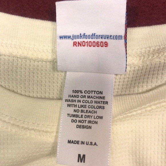 Junk Food Vintage Peace Finger Flag NEW - Picture 3 of 4